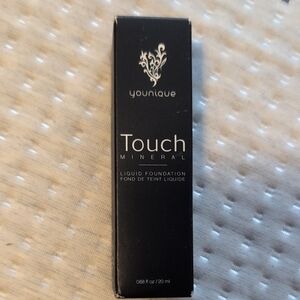 Younique Touch Mineral Liquid Foundation - Tulle